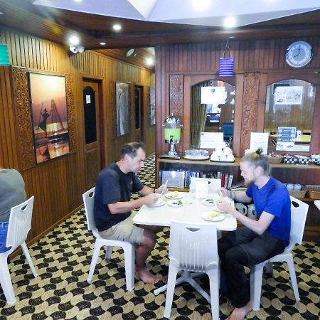 Backpacker Hostel (Adults Only) Rangun Kültér fotó