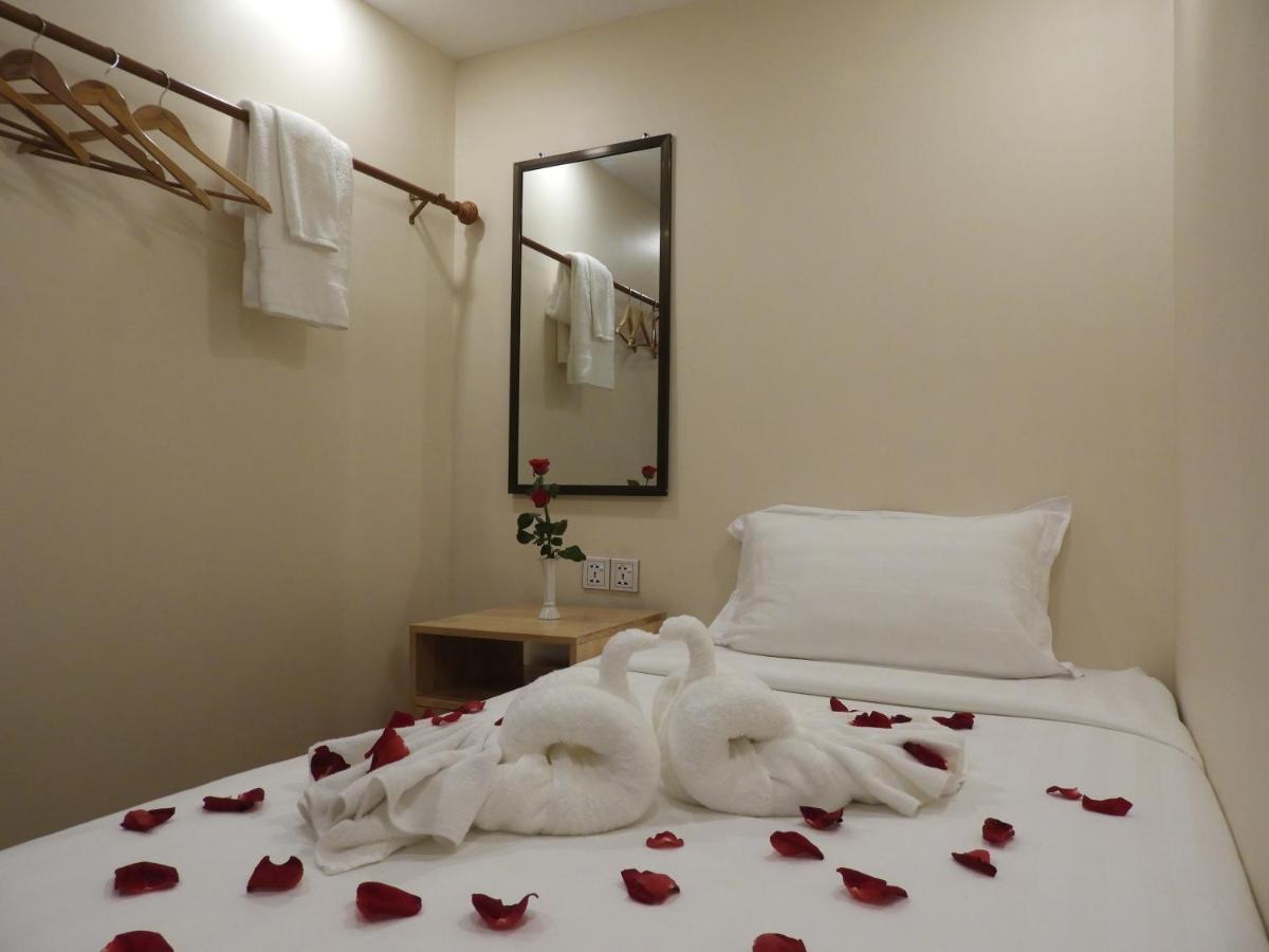 Backpacker Hostel (Adults Only) Rangun Kültér fotó